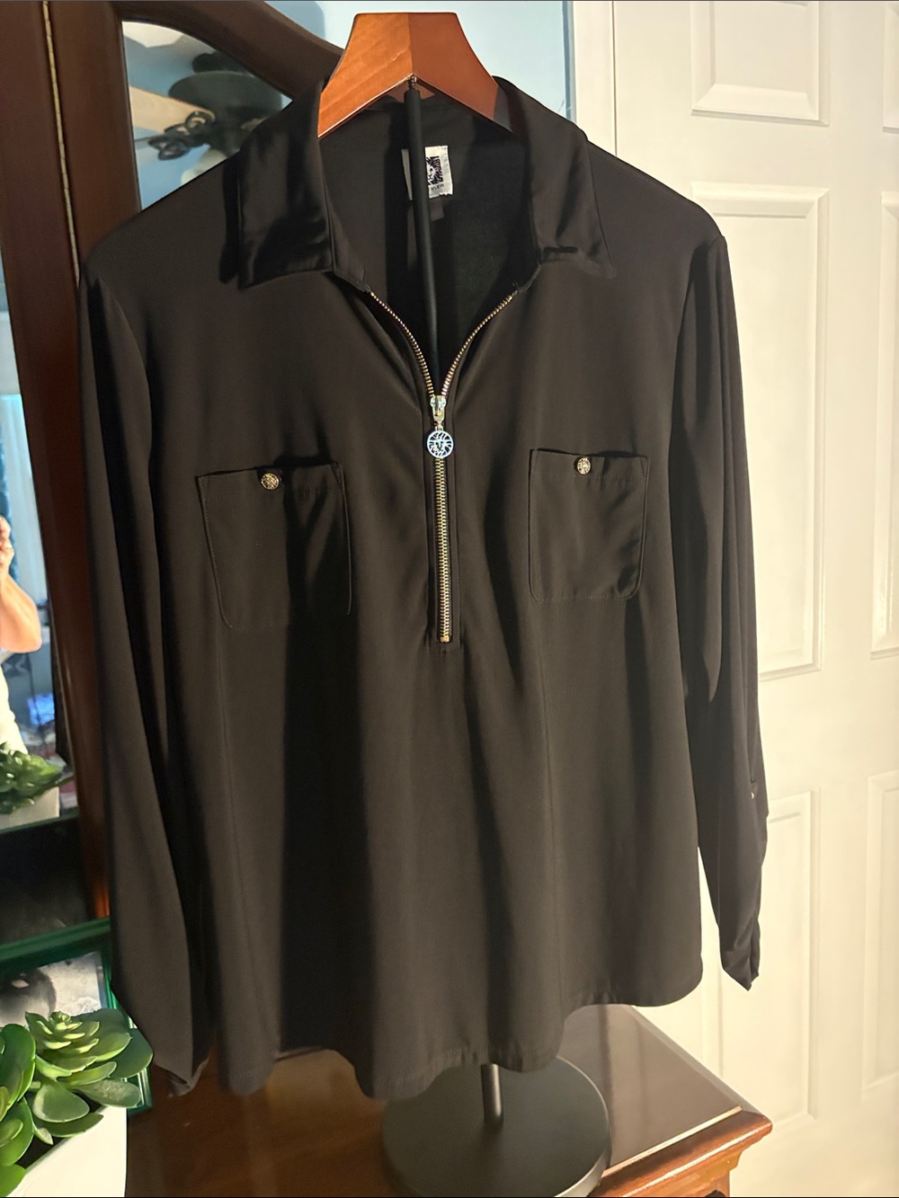 Women’s Black Long-Sleeve Zip-Front Blouse